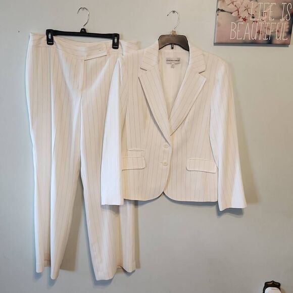 Jones New York Suit size 16 White with Navy Pinstripe Blazer Pant Suit - Picture 1 of 9
